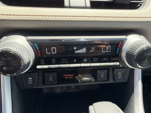 Used 2020 Toyota RAV4 XLE w/ XLE Grade Weather Package AWD/4WD image 25
