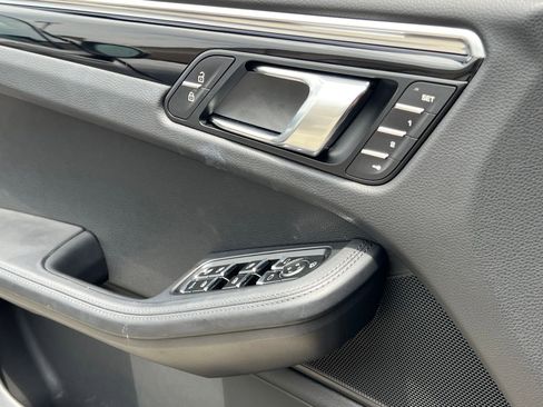 Certified 2026 Porsche Macan AWD/4WD image 34