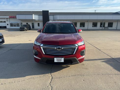 Used 2023 Chevrolet Traverse Premier AWD/4WD image 3