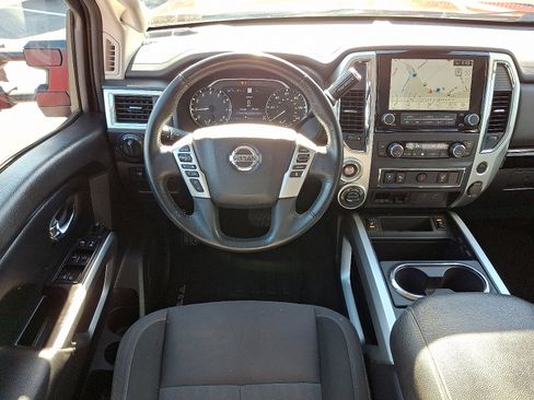 Used 2020 Nissan Titan SV w/ SV Convenience Package image 14