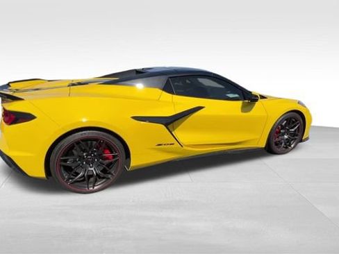 Used 2025 Chevrolet Corvette Z06 RWD image 8