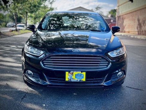 Used 2015 Ford Fusion SE w/ Equipment Group 202A FWD image 2