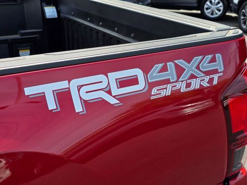 Used 2019 Toyota Tacoma TRD Sport w/ Technology Package AWD/4WD image 6