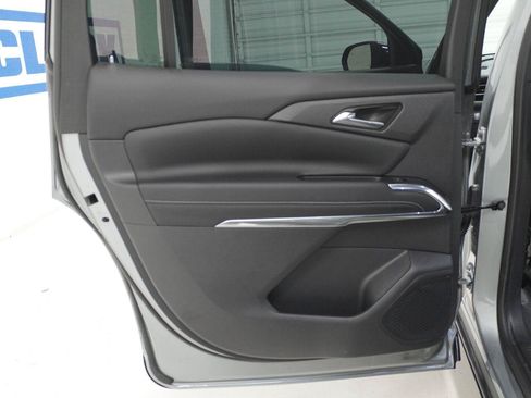 Used 2024 Chevrolet Traverse LS FWD image 31