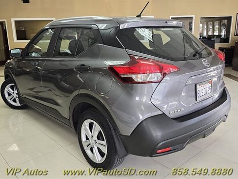 Used 2019 Nissan Kicks S FWD image 3