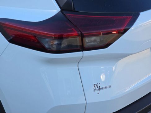 Used 2023 Nissan Rogue S image 37