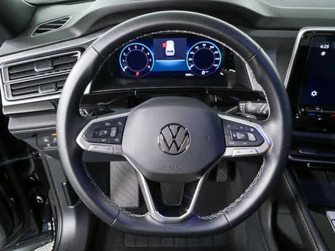 Certified 2025 Volkswagen Atlas Cross Sport SE FWD image 12