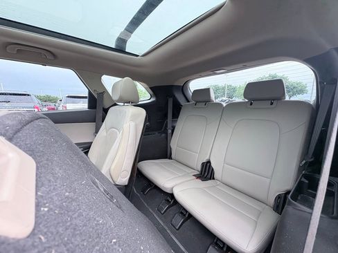 Used 2017 Hyundai Santa Fe Limited FWD image 8