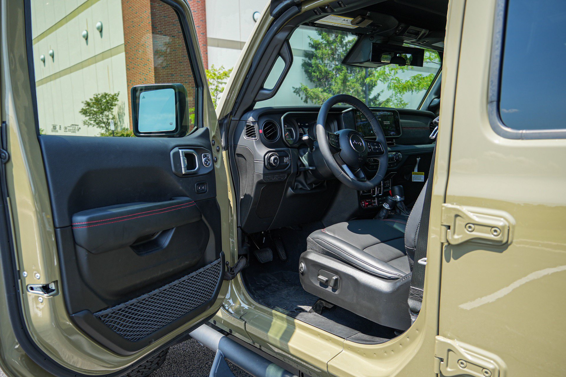 Used 2026 Jeep Wrangler Unlimited Rubicon AWD/4WD image 18