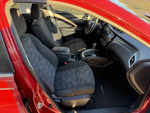Used 2016 Nissan Rogue SV FWD image 17