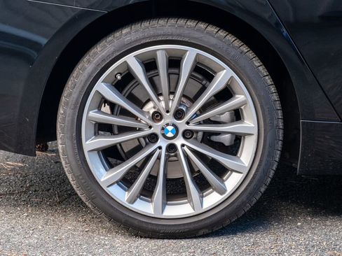 Used 2022 BMW 530i w/ Executive Package image 32