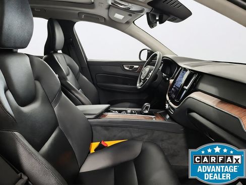 Used 2023 Volvo XC60 B5 Plus FWD image 25