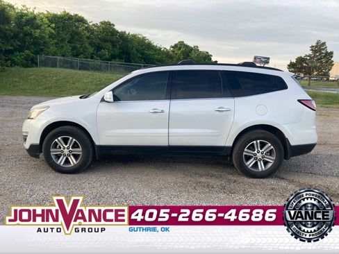 Used 2017 Chevrolet Traverse LT FWD image 2