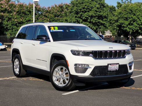 Used 2023 Jeep Grand Cherokee Limited RWD image 2
