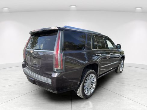 Used 2018 Cadillac Escalade Platinum AWD/4WD image 4