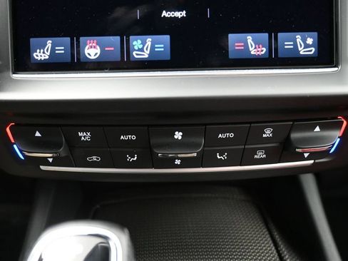Used 2023 Maserati Levante GT AWD/4WD image 14