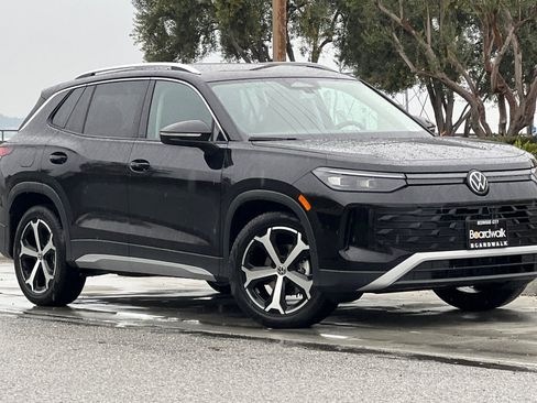 New 2026 Volkswagen Tiguan SE image 2