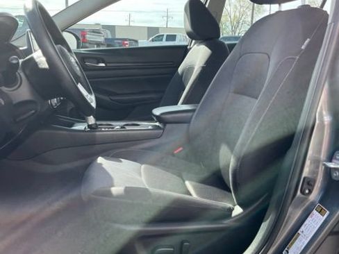 Used 2025 Nissan Altima 2.5 SV FWD image 26