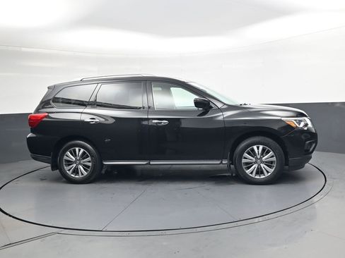 Used 2020 Nissan Pathfinder SV image 3