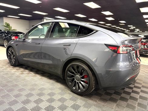 Used 2022 Tesla Model Y Performance AWD/4WD image 9