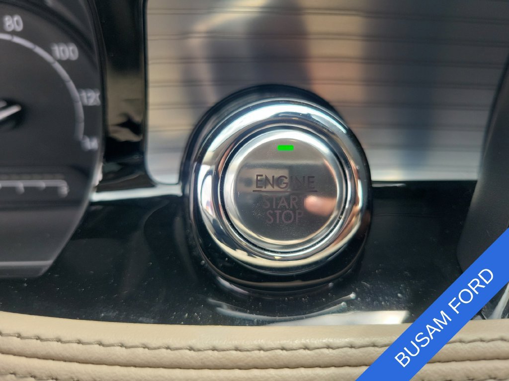 Used 2022 Lincoln Corsair AWD w/ Premium Package image 24