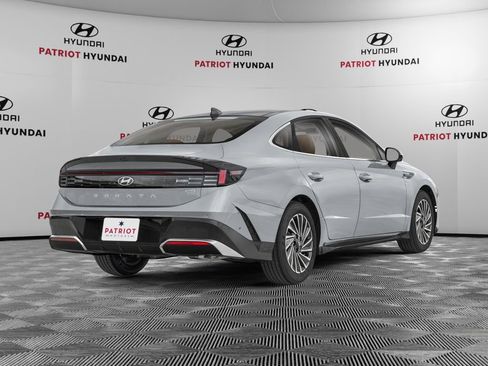 New 2026 Hyundai Sonata Limited FWD image 2