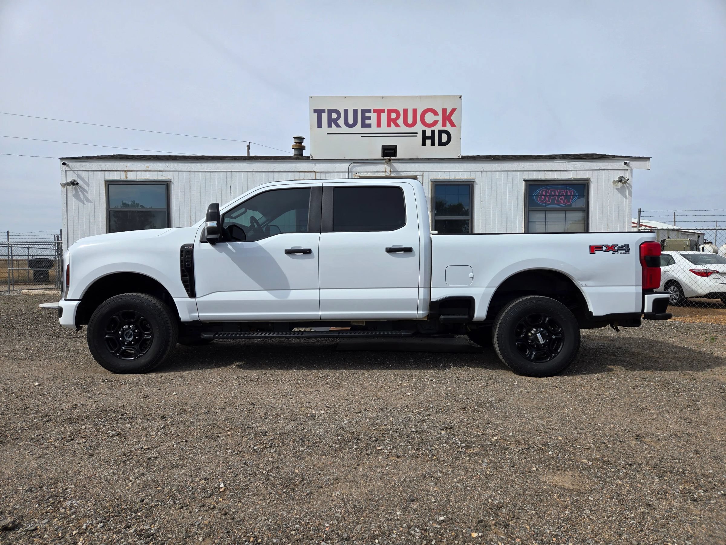 Used 2024 Ford F250 XL w/ STX Appearance Package AWD/4WD image 2