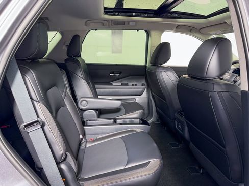 New 2026 Nissan Pathfinder SL image 35