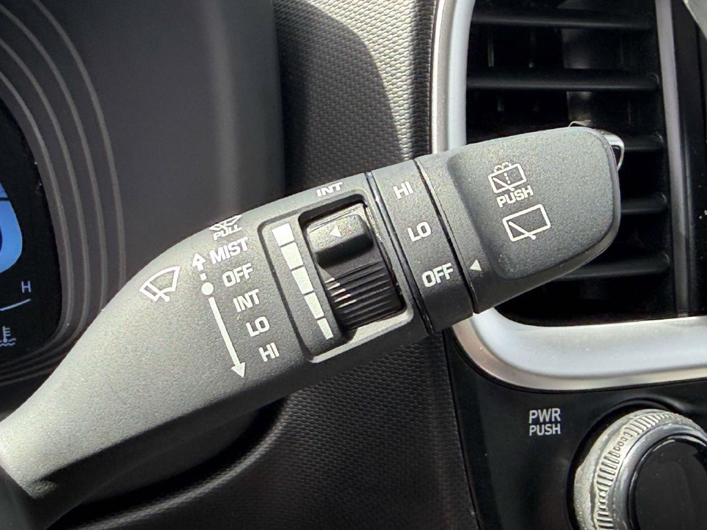 Certified 2024 Hyundai Venue SEL FWD image 24