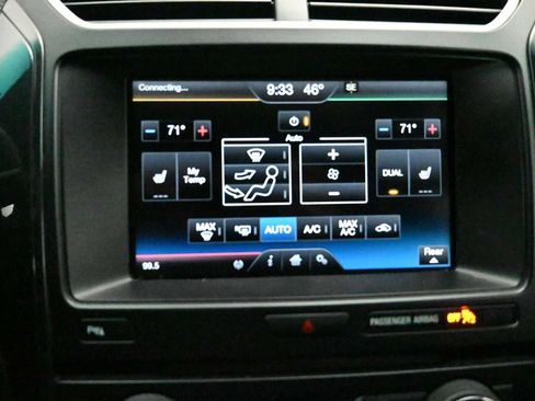 Used 2016 Ford Explorer XLT w/ Equipment Group 202A AWD/4WD image 18
