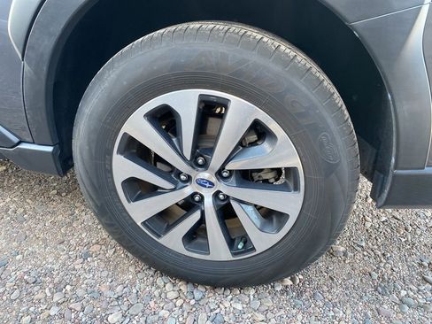 Used 2023 Subaru Outback Premium AWD/4WD image 5