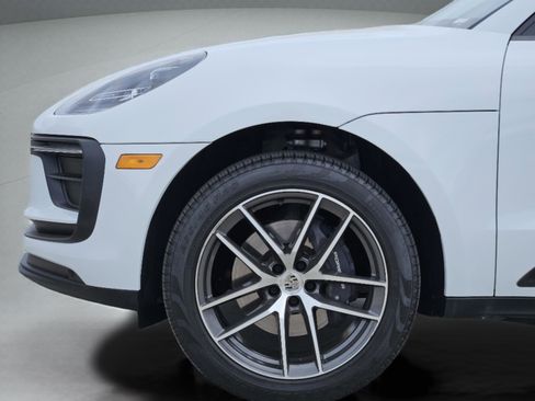 Certified 2025 Porsche Macan image 13