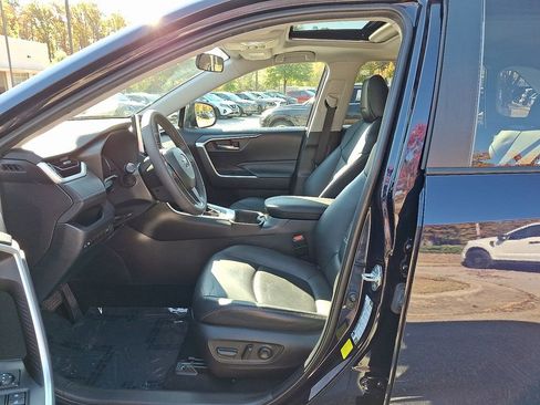 Used 2023 Toyota RAV4 XLE Premium image 14