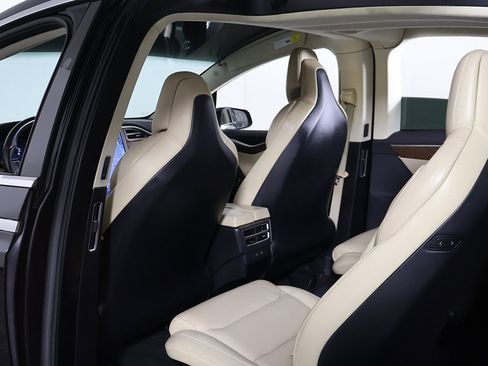 Used 2017 Tesla Model X 75D image 26