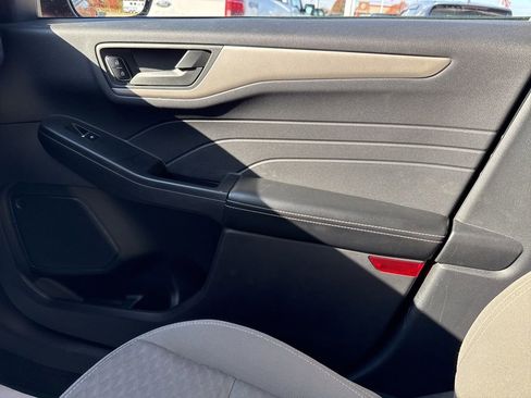 Used 2022 Ford Escape SE w/ Cold Weather Package image 21