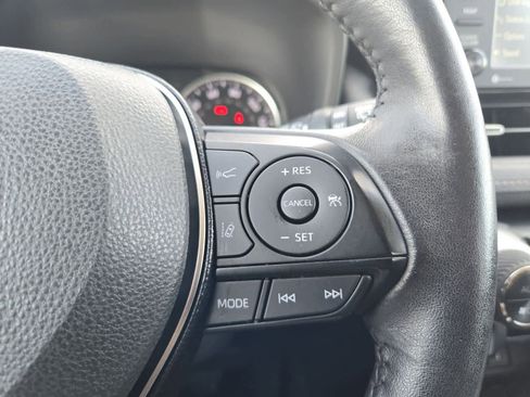 Used 2021 Toyota RAV4 XLE Premium image 26