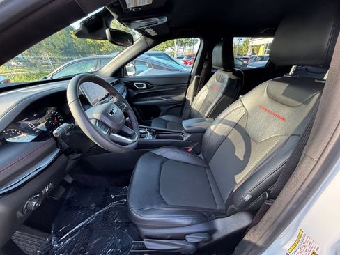 Used 2025 Jeep Compass Trailhawk AWD/4WD image 20