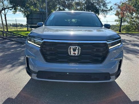 New 2025 Honda Pilot Touring image 8