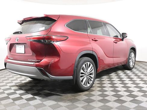 Used 2022 Toyota Highlander Platinum AWD/4WD image 7
