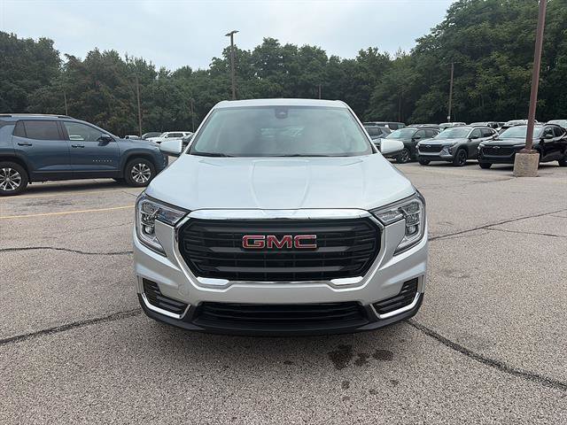 Used 2022 GMC Terrain SLE FWD image 9