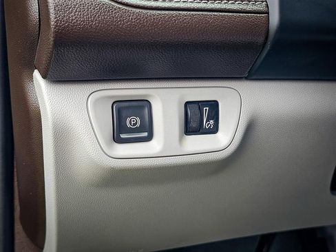 Certified 2023 GMC Acadia SLT w/ Preferred Package image 18