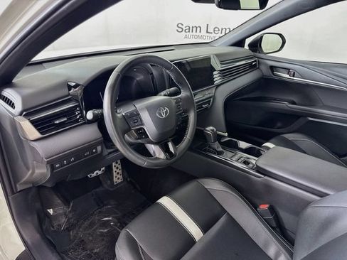 Used 2025 Toyota Camry SE w/ Convenience Package FWD image 9