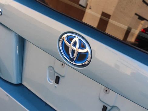 Used 2017 Toyota Prius Two w/ Carpet Mat Package image 11