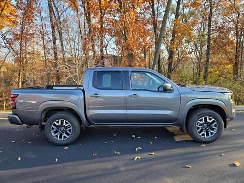 Certified 2024 Nissan Frontier SL w/ Technology Package image 3