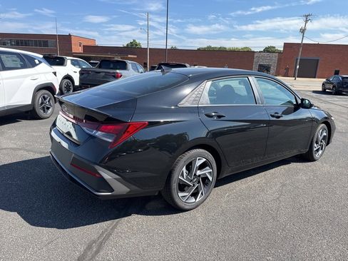 New 2025 Hyundai Elantra Sport image 7