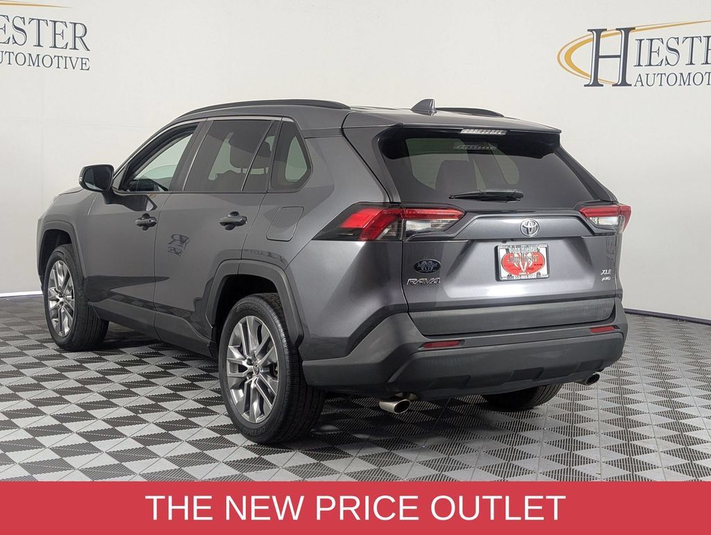 Used 2022 Toyota RAV4 XLE Premium AWD/4WD image 5