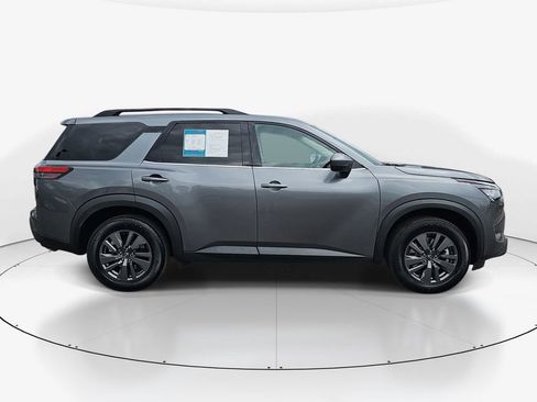 Used 2024 Nissan Pathfinder SV FWD image 5