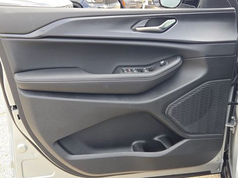 New 2025 Jeep Grand Cherokee L Altitude image 23