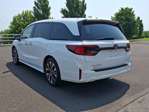 Used 2025 Honda Odyssey Elite image 4
