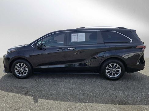 Certified 2024 Toyota Sienna XLE image 6